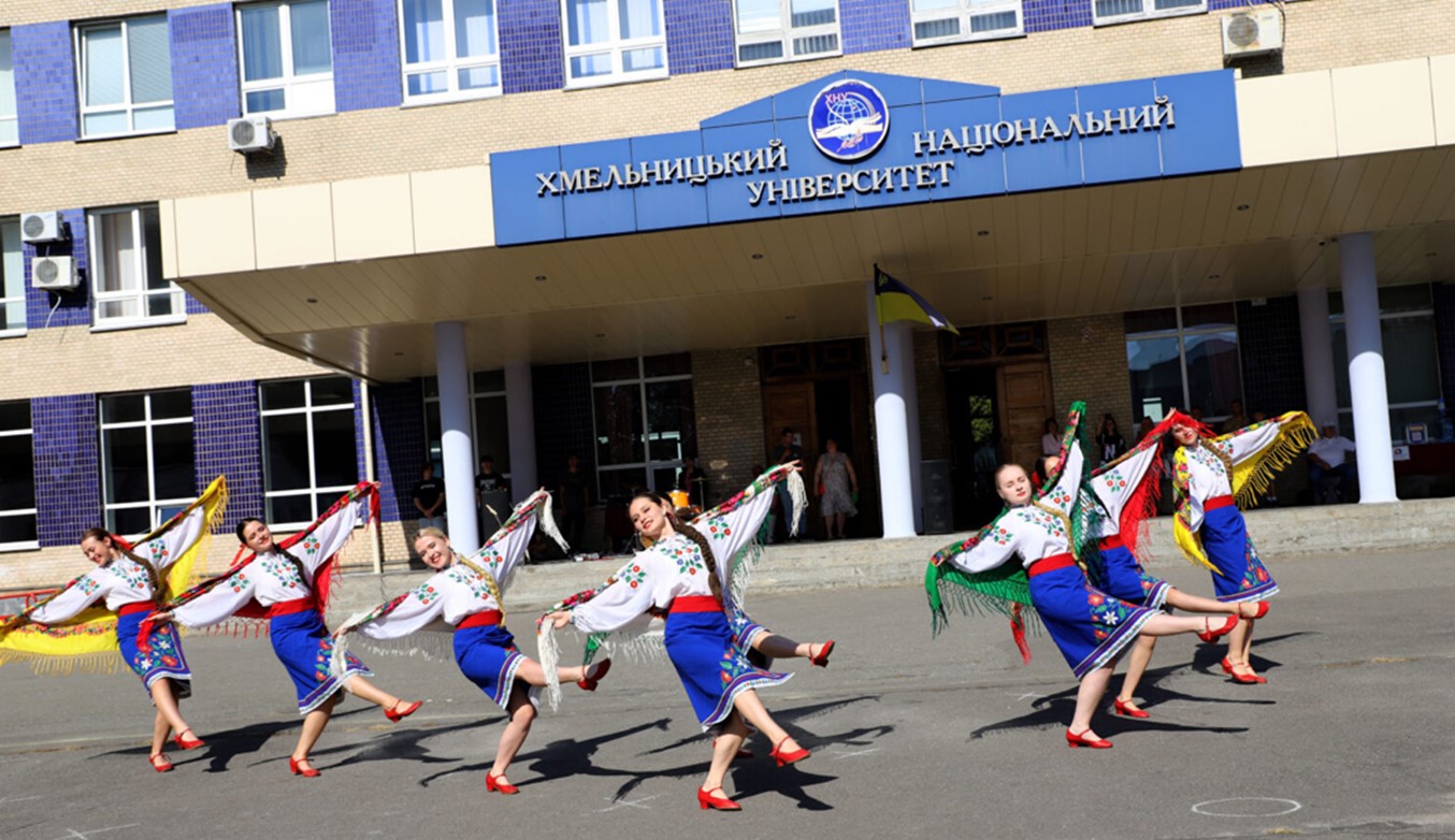 Посвята першокурсників у студенти на факультеті інженерії, транспорту та архітектури 2025