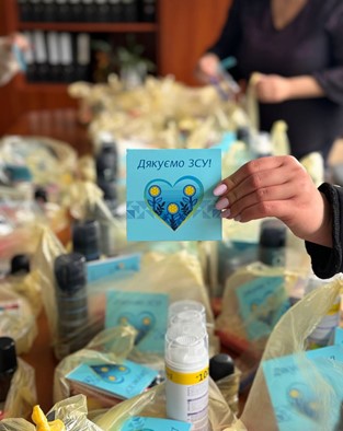 До Дня Героїв студенти та викладачі факультету інженерії, транспорту та архітектури взяли участь в акції на підтримку поранених захисників