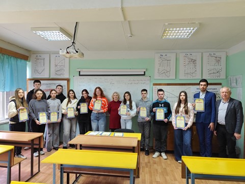 Декан ФІТА вручив Подяки активним студентам з нагоди Дня волонтера